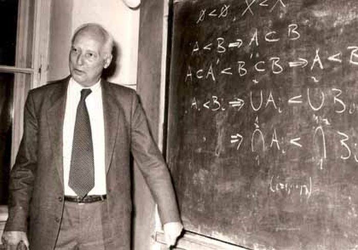 Életének 94. évében meghalt Császár Ákos matematikus